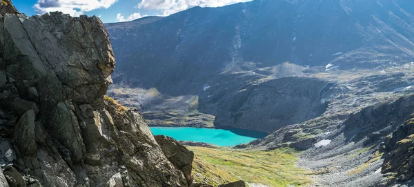 Lago Akchan sulle montagne dell'Altai — Foto Stock