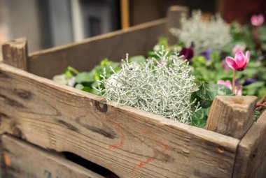 çiçekli ahşap kutu