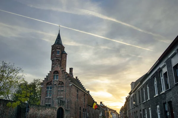 Street and medieval church in Bruges, Belgium — Stock Photo, Image