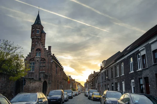 Street and medieval church in Bruges, Belgium — Stock Photo, Image