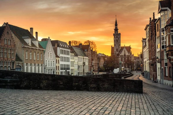 Vista sobre Jan Van Eyck Square em Bruges, Bélgica — Fotografia de Stock