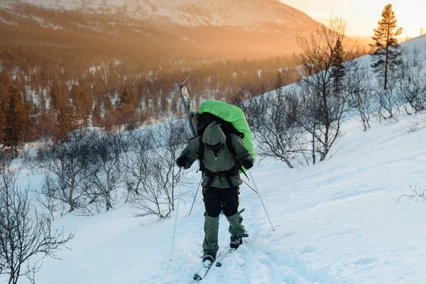 Tourist in Russian Lapland, Kola Peninsula — Stock Photo, Image