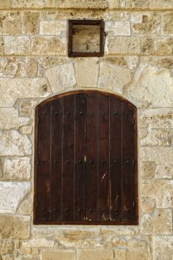 Larnaka casle duvarda pencere