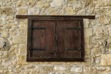 Larnaka casle duvarda pencere