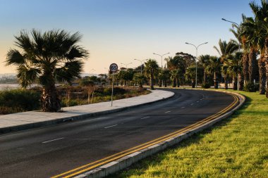 Larnaca, Kıbrıs için yol