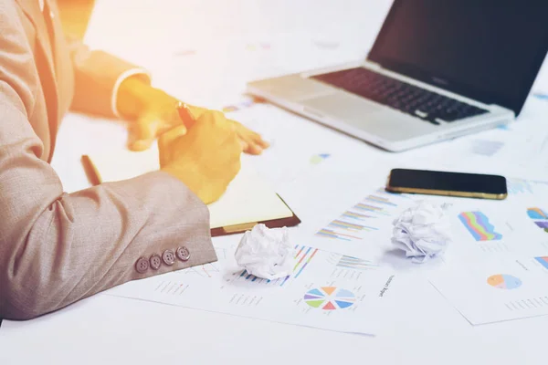 Belge satış raporu ile arka plan bulanık