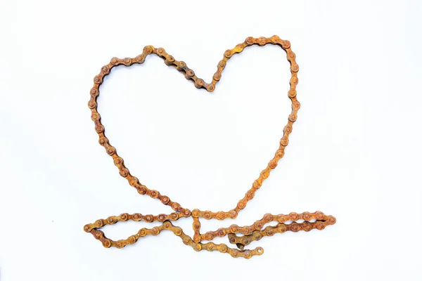 Kalp şeklinde olan eski paslı Bisiklet zinciri.