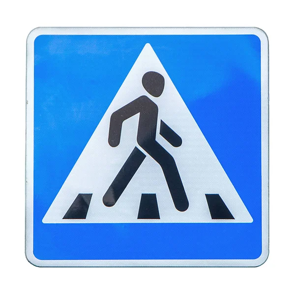 Sinal de trânsito para a travessia de pedestres e direção da estrada prioritária no sinal de intersecção isolado no fundo branco com caminho de recorte / Direita sinais de tráfego, faça uma escolha — Fotografia de Stock