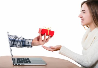Adam karısı tebrik Internet hediye vermek el atmak