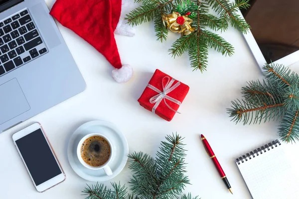 Blanco mesa de negocios superior Ver artículos de Navidad tema — Foto de Stock