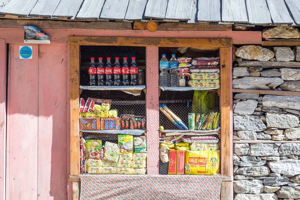 Kleine detailhandelszaken Shop in dorp — Stockfoto