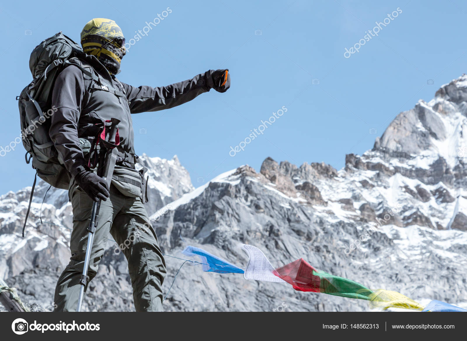 暖かい服装で登山 — ストック写真 © AlexBrylov #148562313