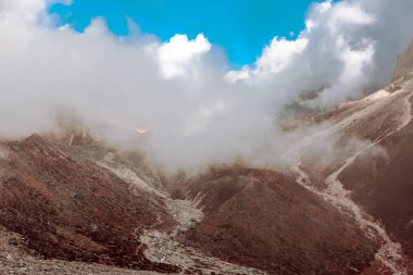 Dağ yamaçları akışları ile