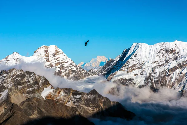 Vale e montanhas no Nepal — Fotografia de Stock