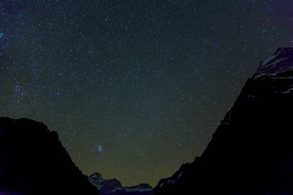 Vue du col de montagne la nuit — Photo