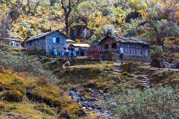 ヒマラヤ山脈の石造りの建物 — ストック写真