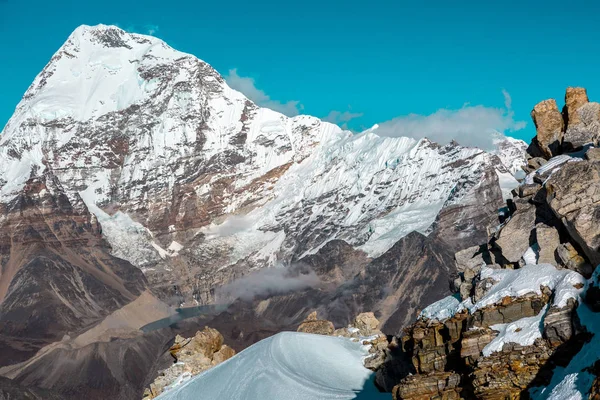 Montañas de gran altura a la luz del día — Foto de Stock