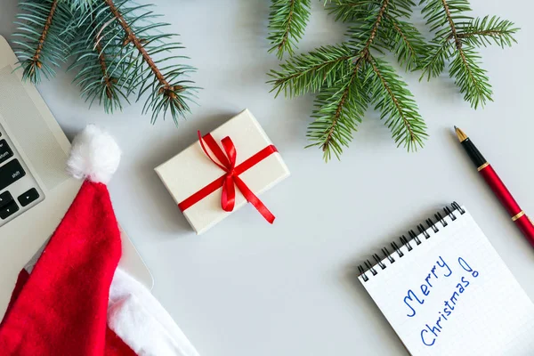 Itens de Natal e Negócios na Mesa — Fotografia de Stock