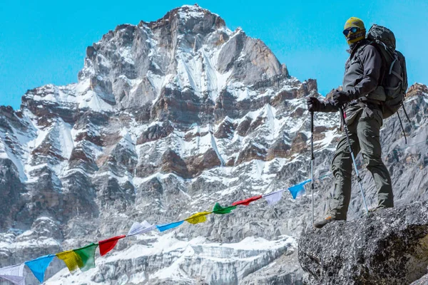 Alpinista in caldo Abbigliamento — Foto Stock
