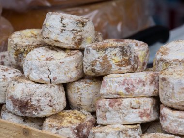 Doğal esnaf dağ peynir kabuğu mantar ile 