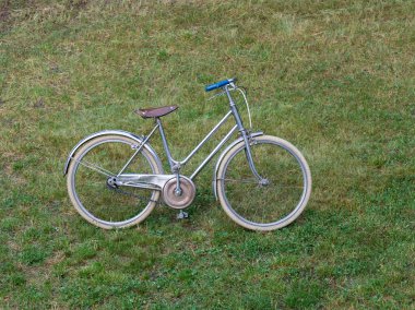 küçük klasik kadın bisiklet çocuk için