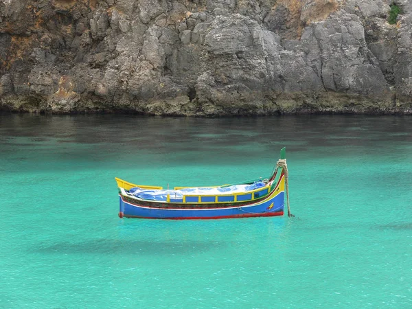 Small fisherman's boat "Iuzzu" in a wonderful bay Gozo Malta — Stock Photo, Image