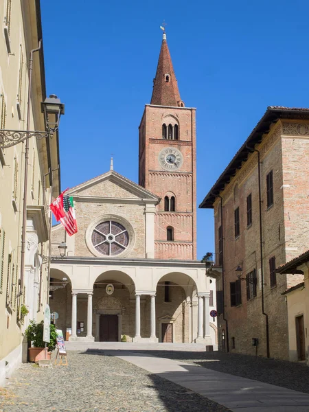 Acqui Terme romańska katedra Santa Maria Assunta"" — Zdjęcie stockowe