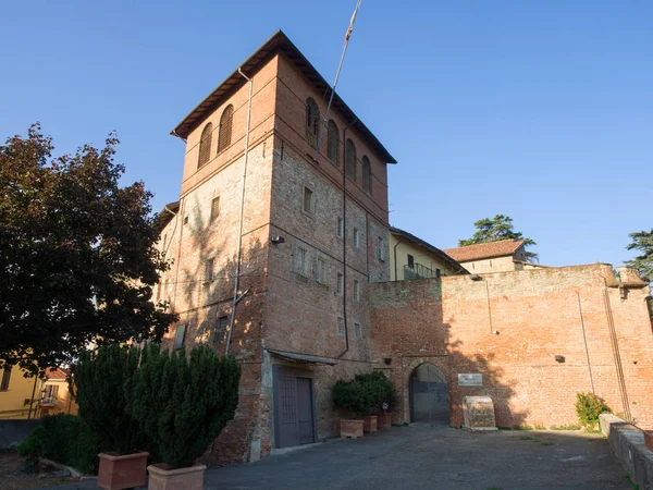 Bir Acqui Terme İtalya Paleologi ortaçağ kalesi. Şimdi arkeolojik — Stok fotoğraf