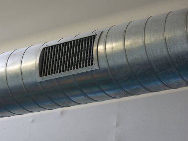Metal boru hattı ve bir klima sisteminin bașlık
