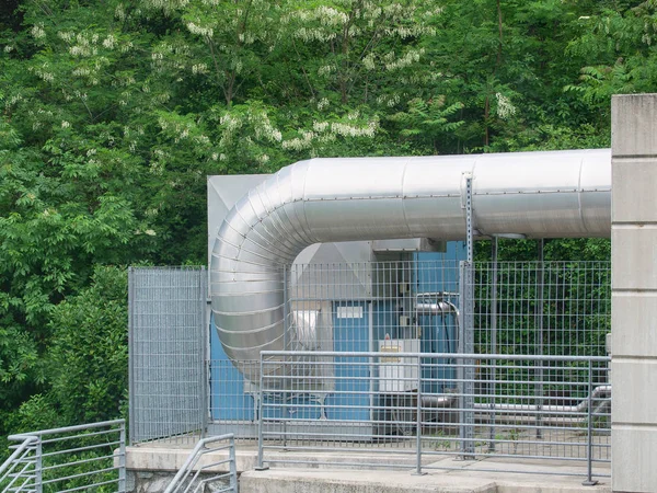 大型管道室外暖迫式空气炉 — 图库照片
