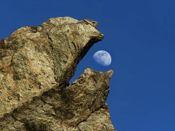 Strange Beak Shaped Rock Eats Almost Full Moon Blue Sky — 图库照片