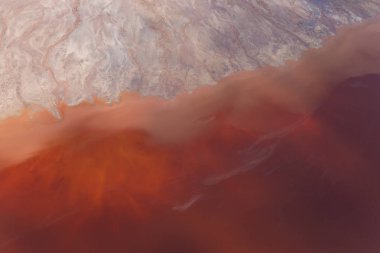 Oksitlenmiş demir mineral su eski araştırma alanında hava atış