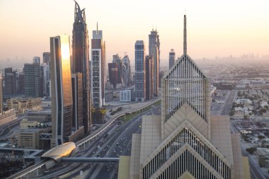Sheikh Zayed Road Burj Khalifa doğru seyir