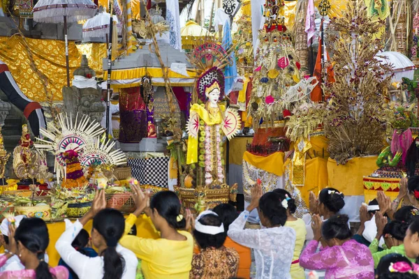 Hindu templom nr Ubud, Bali, Indonézia — Stock Fotó