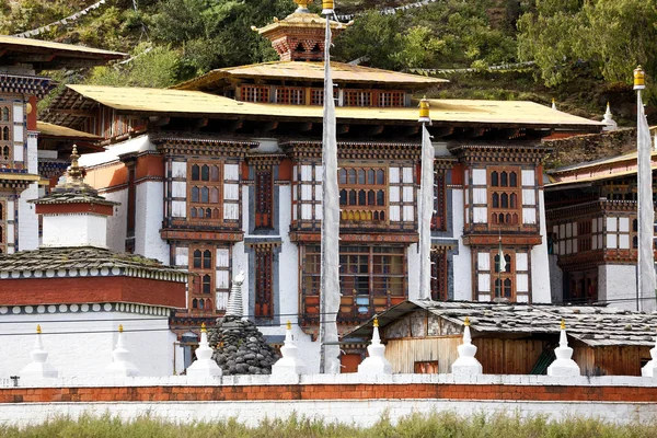 Mănăstirea Kurjey Lhakhang nr Jakar, Valea Bumthang, Bhutan — Fotografie, imagine de stoc