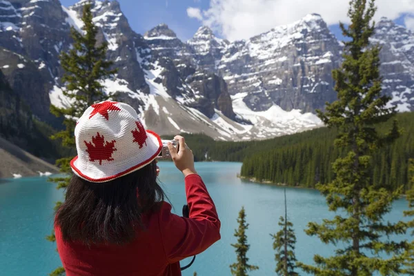 Weergave van Moraine Lake fotograferen — Stockfoto