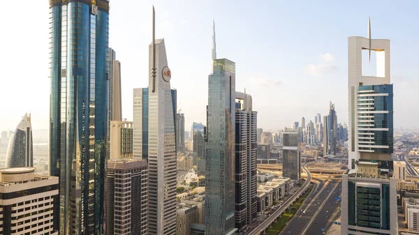 Sheikh Zayed rd 路在迪拜摩天大楼 — 图库照片