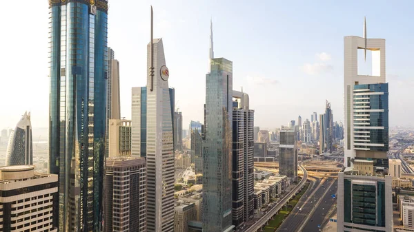Sheikh Zayed Rd Dubai'deki gökdelenler