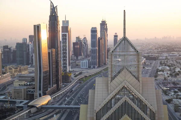Sheikh Zayed Road olhando para o Burj Kalifa — Fotografia de Stock