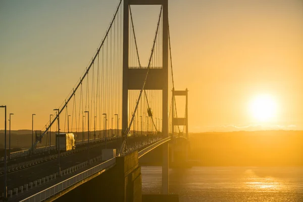 River Severn Haliç üzerinden Severn Köprüsü