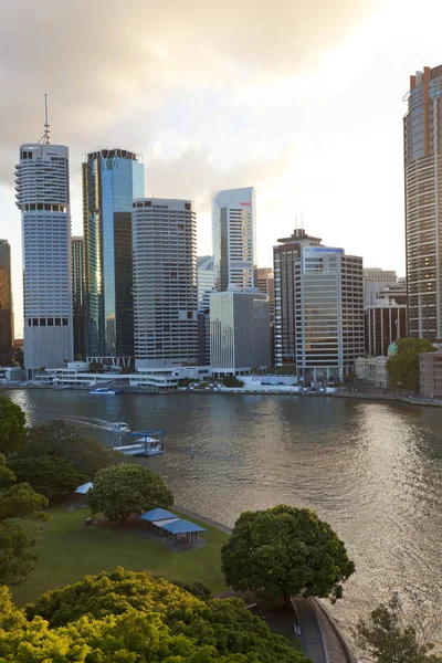 Centro de la ciudad y distrito central de negocios en Brisbane — Foto de Stock