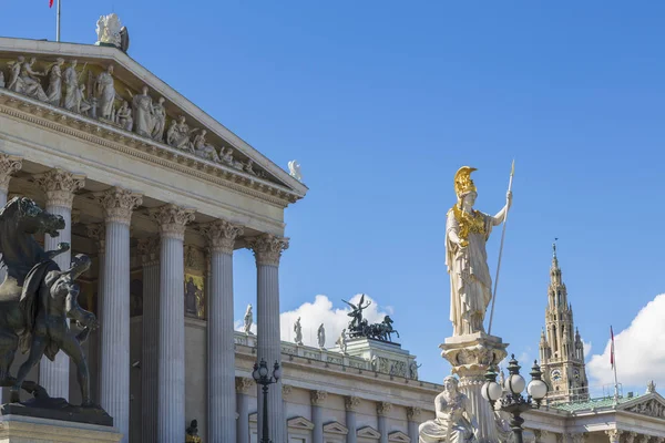 Parlament budynku & posągi, Wiedeń, Austria — Zdjęcie stockowe