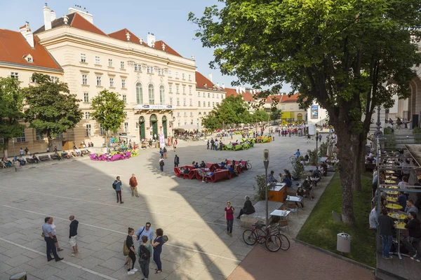 Dzielnica Muzeów z restauracji & Kawiarnie, Wiedeń, Austria — Zdjęcie stockowe