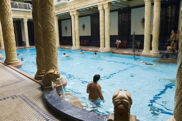 Bains Gellert, piscine intérieure & thermes Budapest Images De Stock Libres De Droits