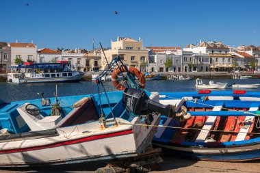 Tavira 'da balıkçı tekneleri; Doğu Algarve; Portekiz