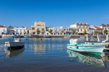 Tavira 'da balıkçı tekneleri; Doğu Algarve; Portekiz