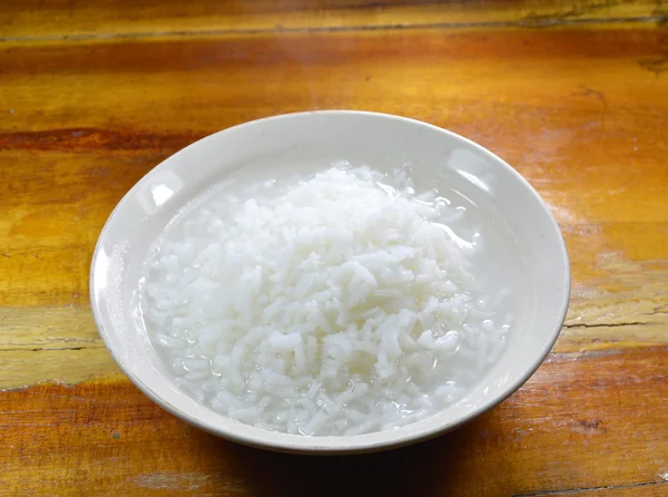 Arroz cozido quente na tigela — Fotografia de Stock