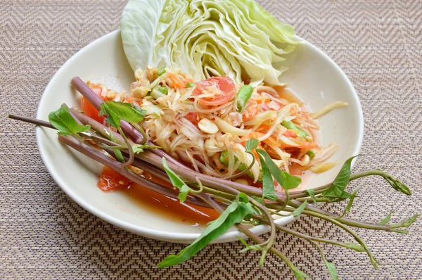 Salade de papaye nourriture thaïlandaise appelée Som Tum — Photo