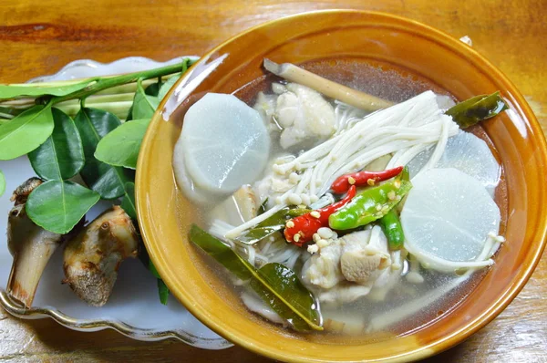 Chicken leg with needle mushroom tom yam and mixed ingredient herb — Stock Photo, Image