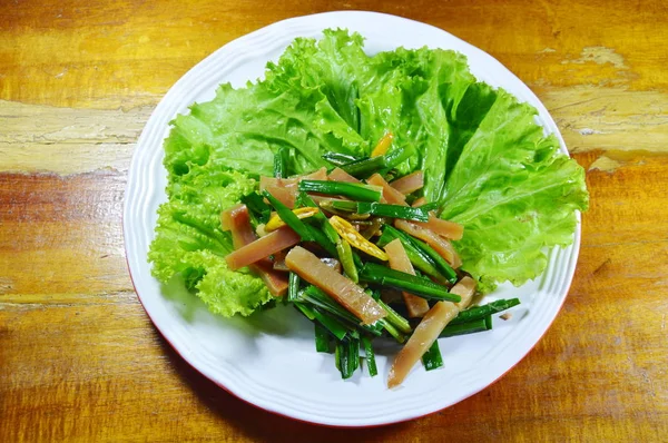 Stir fried pickled crispy squid with garlic chives and lettuce on plate — Stock Photo, Image